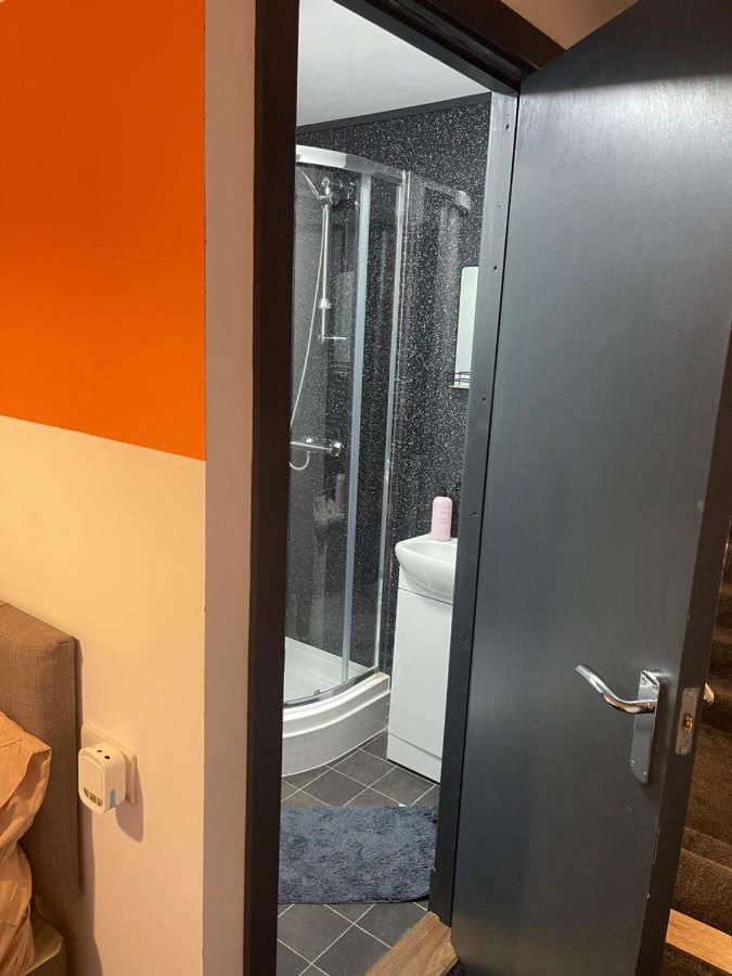 Elegant Studio1 Netflix Bathroom Close To Beach Swansea Exterior photo